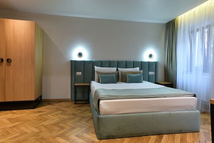 Room 21 of 48