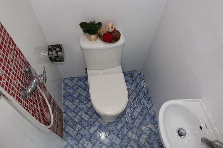 Room 80 of 100