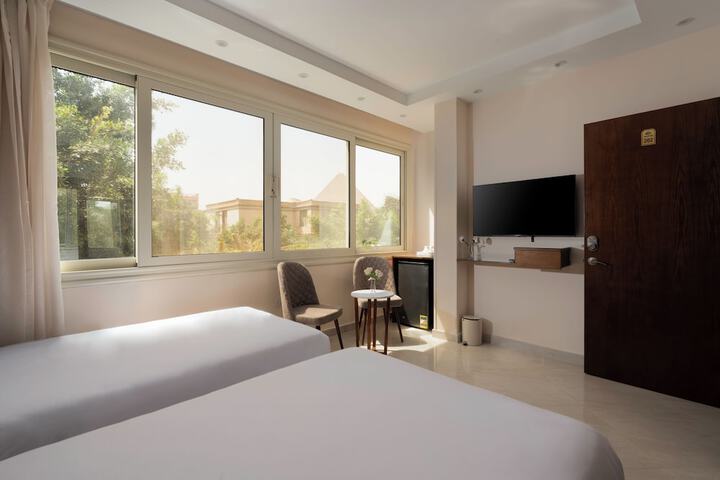 Room 9 of 24