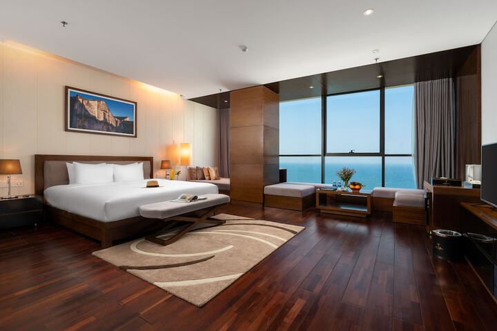 Room 8 of 101