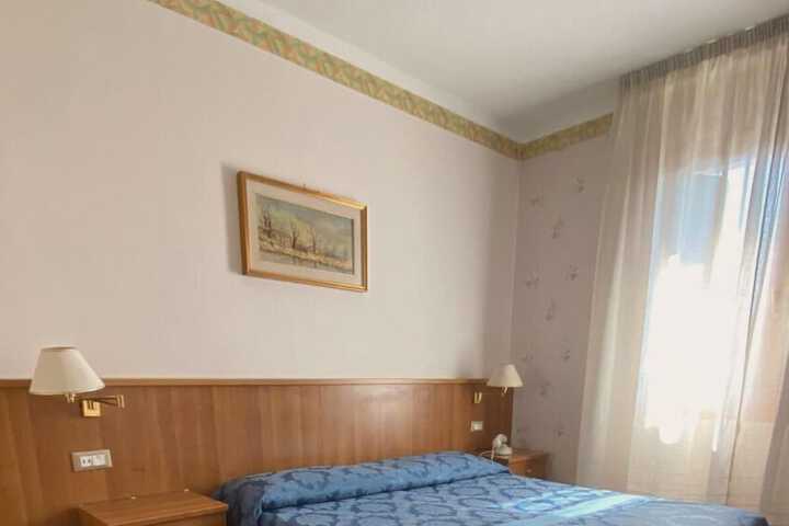 Room 9 of 32