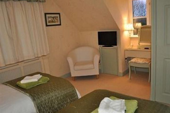 Room 8 of 13