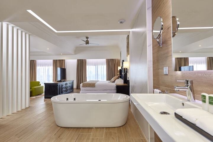 Room 13 of 91