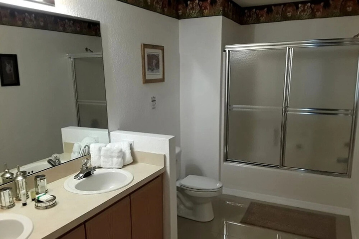 Room 9 of 15