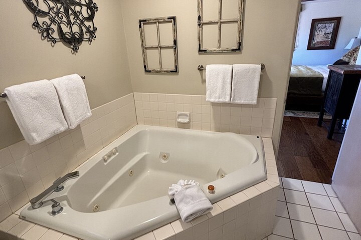Room 212 of 285