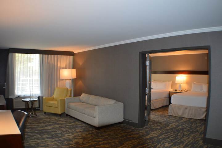 2 Queen Beds (24 of 27)