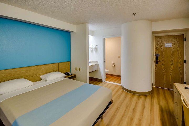Room 7 of 27