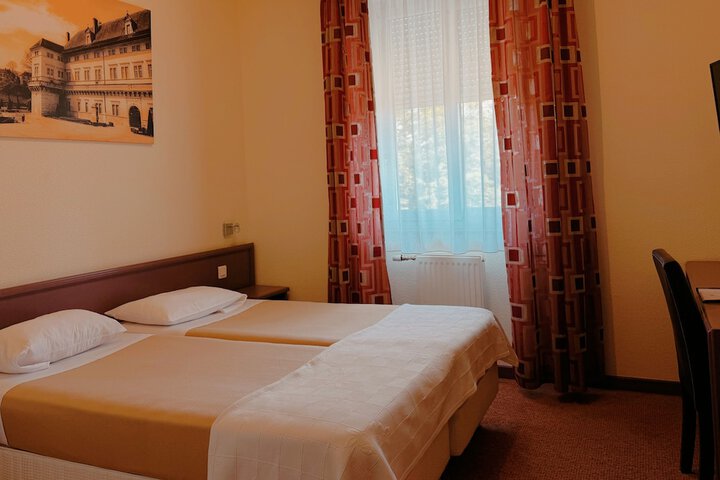 Room 42 of 87