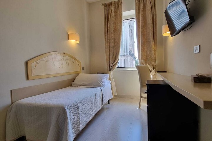 Room 12 of 21