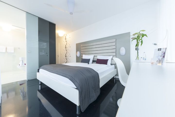 Room 5 of 14