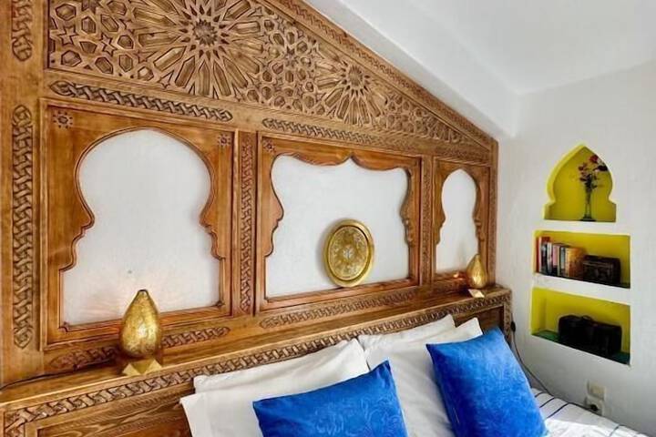 Room 4 of 40