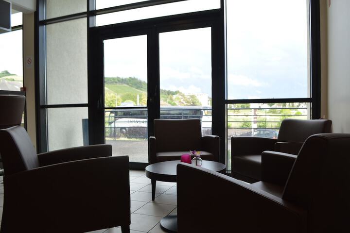 Lounge 30 of 45