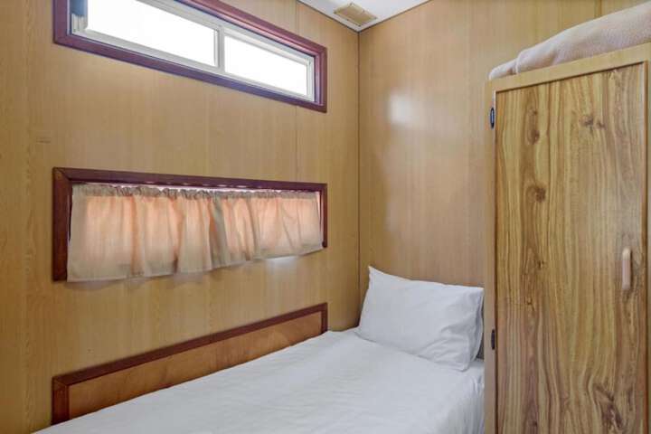 Room 18 of 110