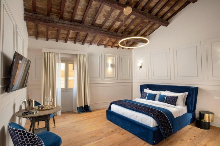 Room 16 of 33