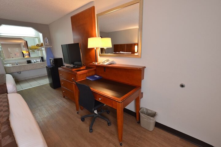 2 Queen Beds (4 of 9)