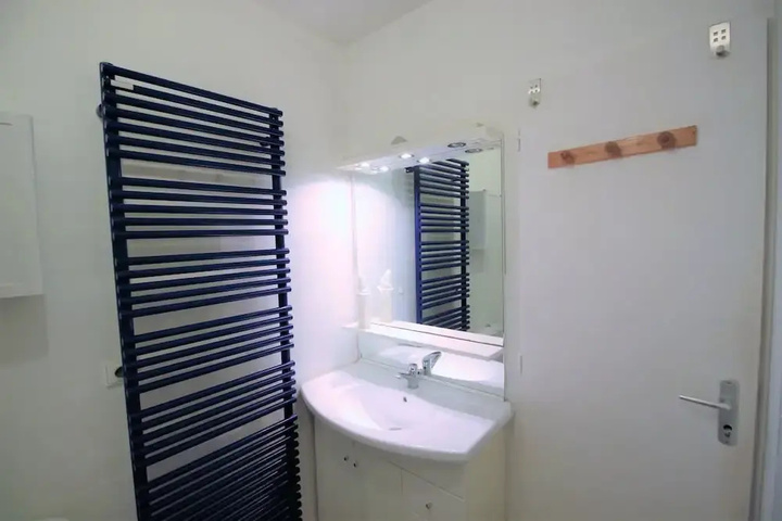 Room 6 of 13