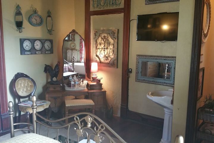 Room 10 of 46