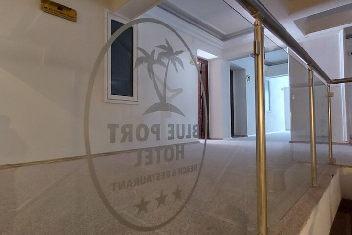 Ballroom/Hall 33 of 36