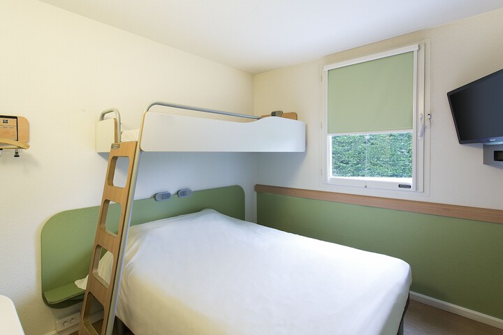 Room 9 of 18