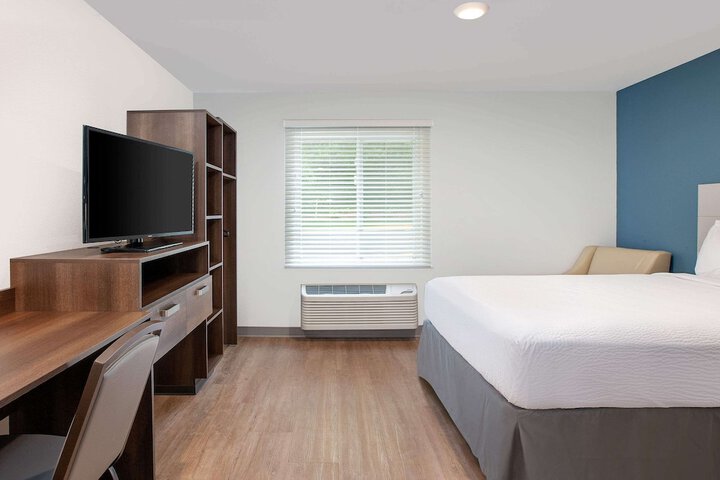 Queen Bed Accessible (2 of 12)
