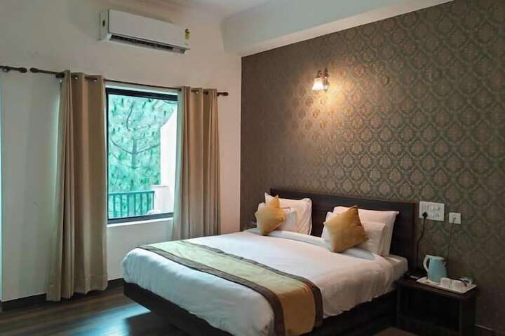 Room 8 of 10