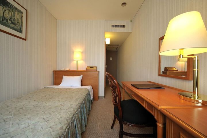 Room 8 of 27