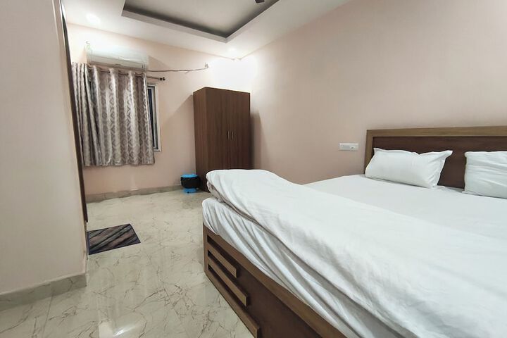 Room 9 of 12