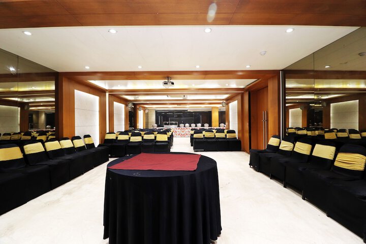 Ballroom/Hall 49 of 68