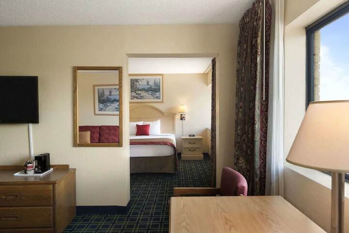 Room 5 of 12