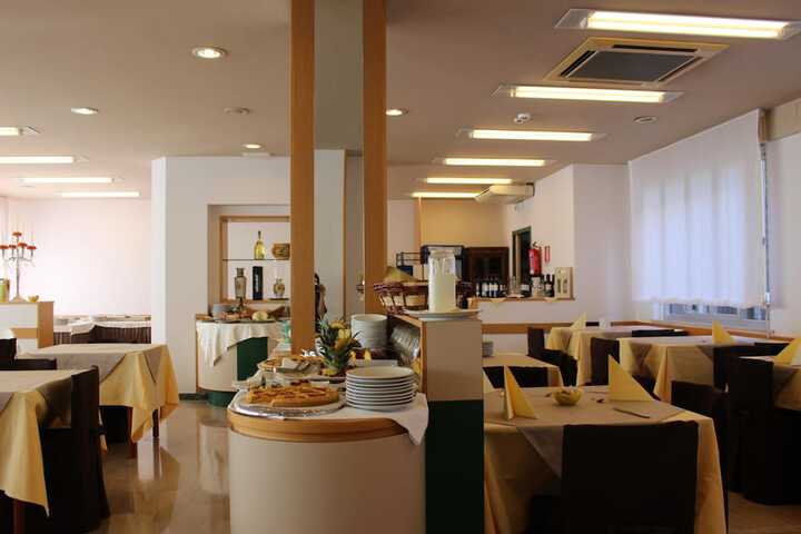 Dining 33 of 46