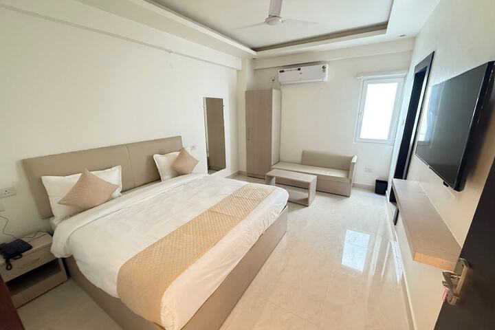 Room 2 of 9