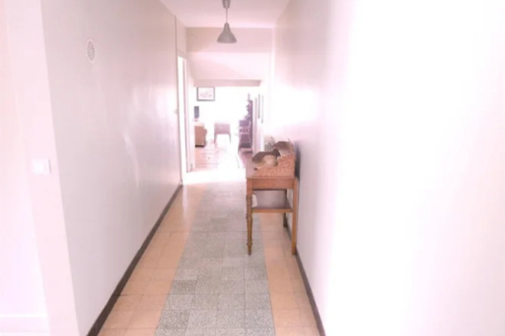 Room 7 of 9