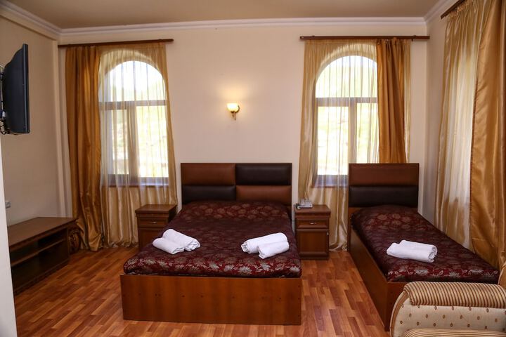 Room 6 of 34