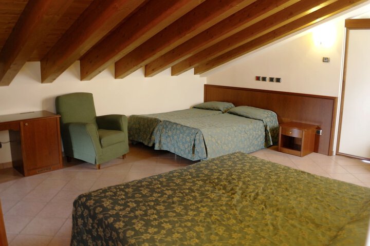 Room 15 of 74