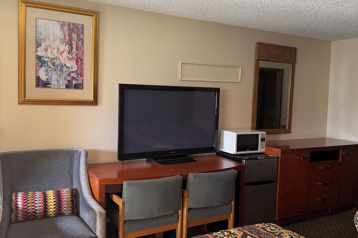 Room 6 of 19