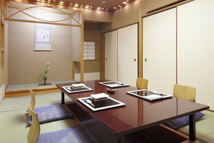 Dining 140 of 239