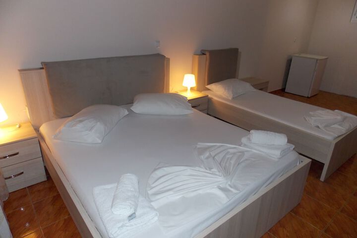 Room 5 of 17