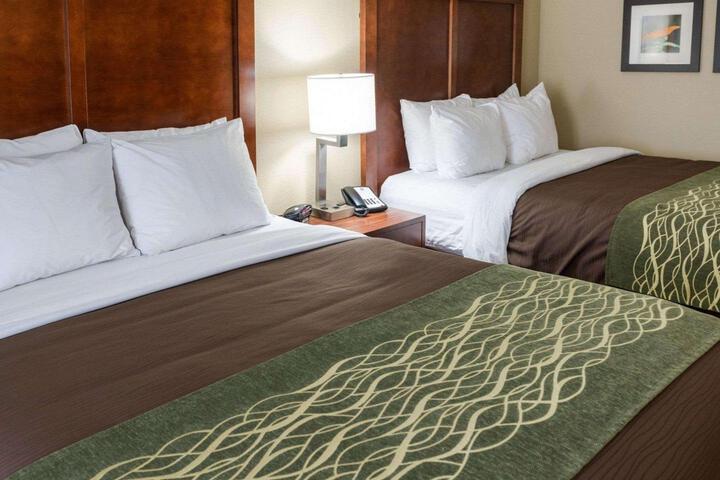 Quadruple Queen Bed (7 of 12)