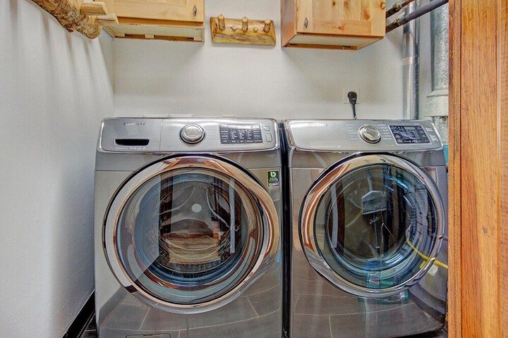 Laundry 25 of 41