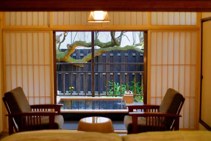 Room 4 of 75