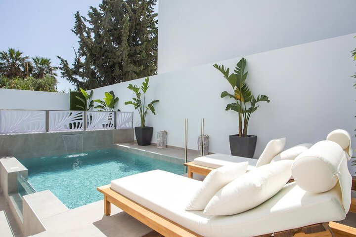 Pool 53 of 86