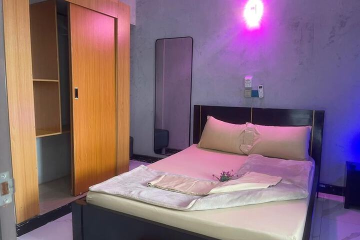Room 13 of 22