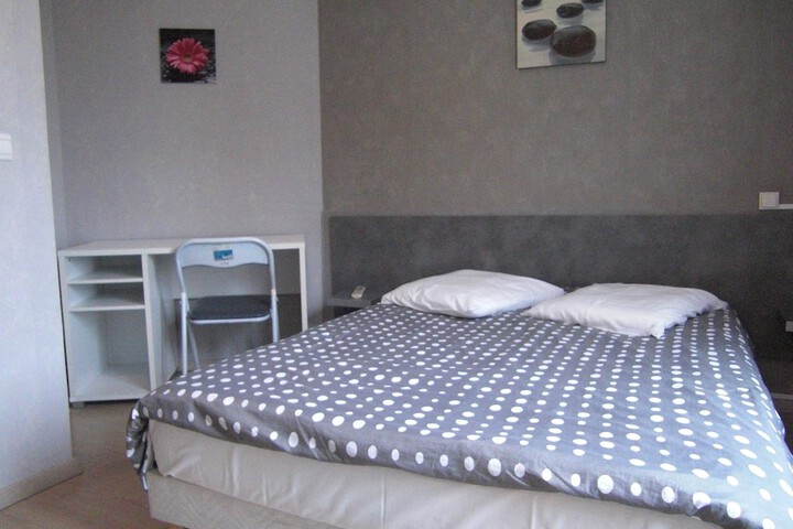 Room 13 of 32