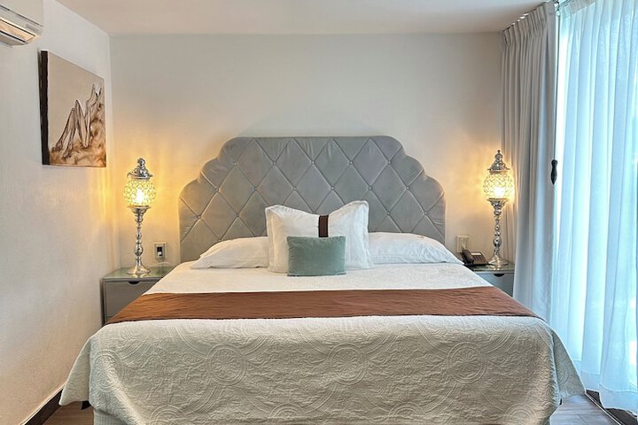 Room 8 of 75
