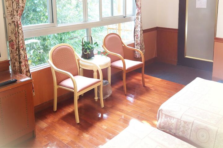 Room 12 of 122