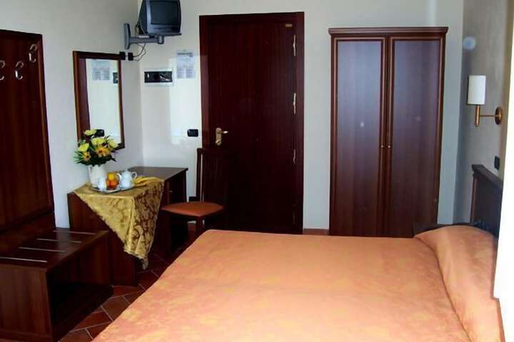 Room 8 of 68