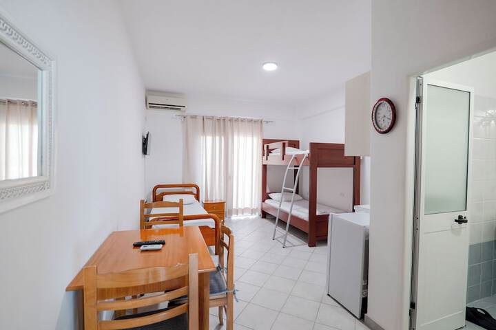 Room 33 of 81