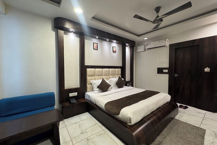 Room 8 of 16