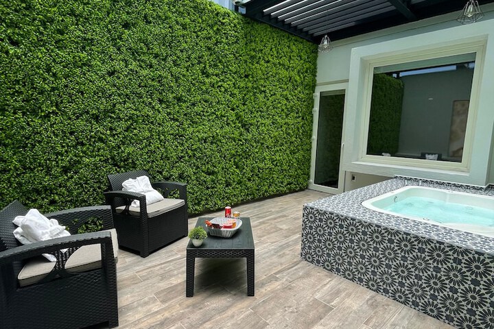 Jetted tub