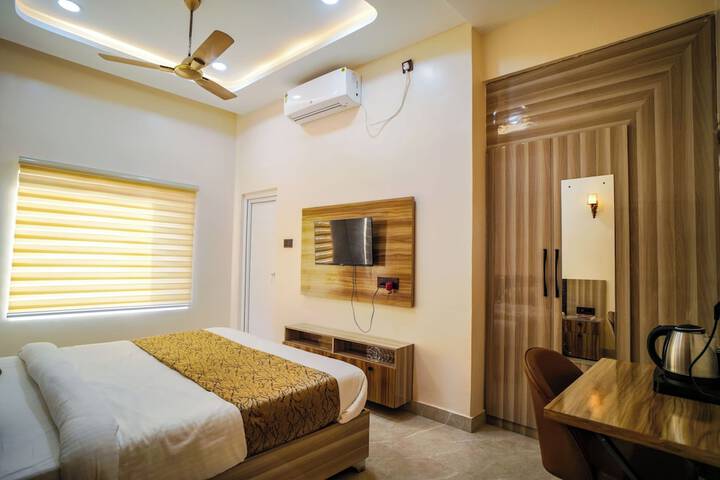 Room 25 of 46